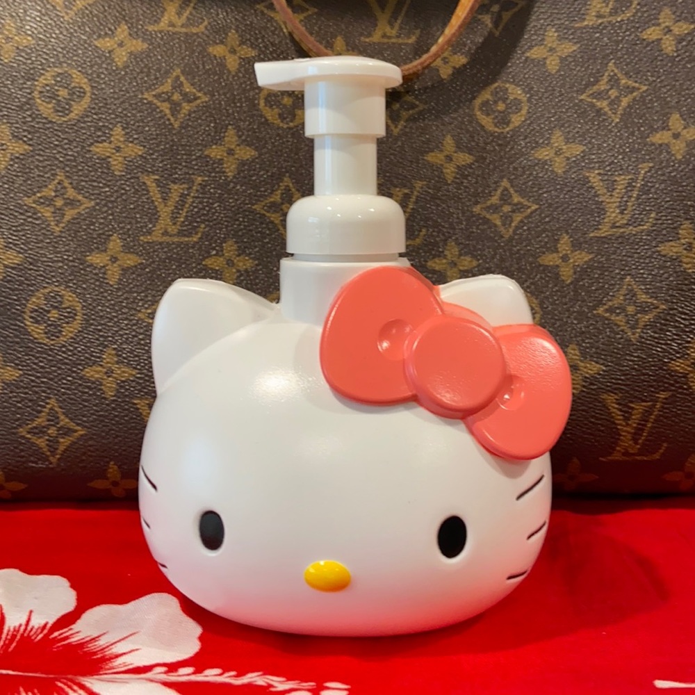 Hello kitty soap dispenser